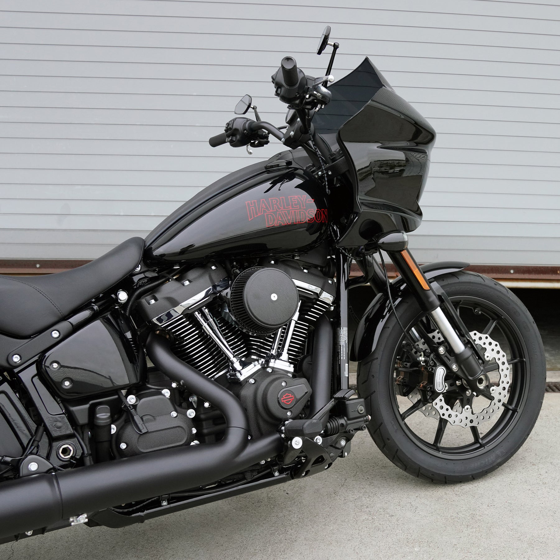 Smooth Stage 1 Big Sucker®, Black - 24+ Touring Air Cleaner Arlen Ness