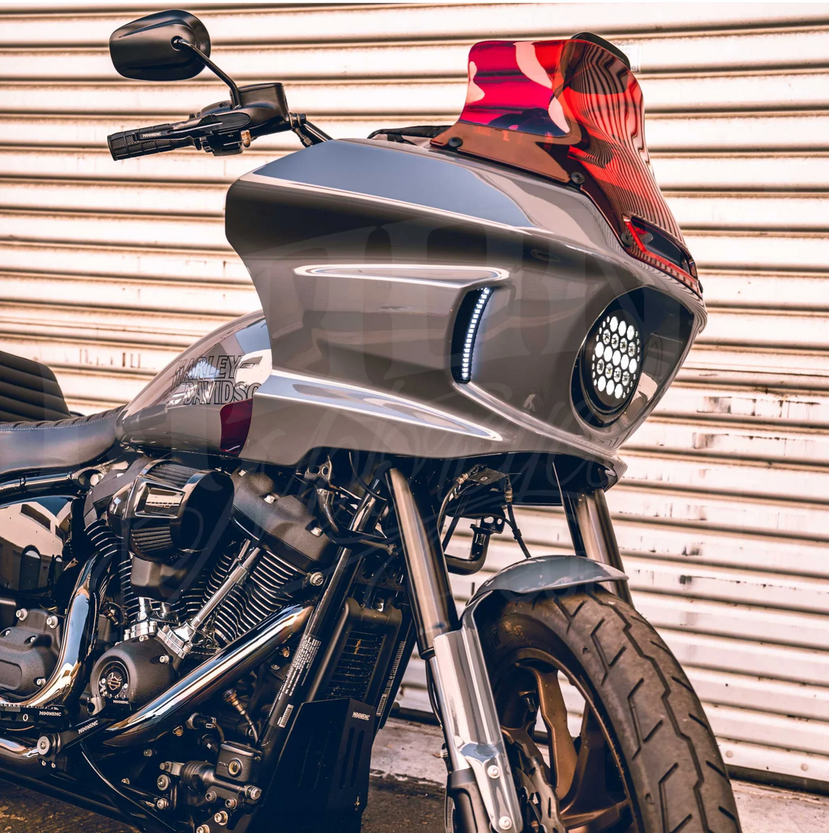 8.5" Windshield With Recurve, Red - 22+ FXLRST Windshield Moons Mc