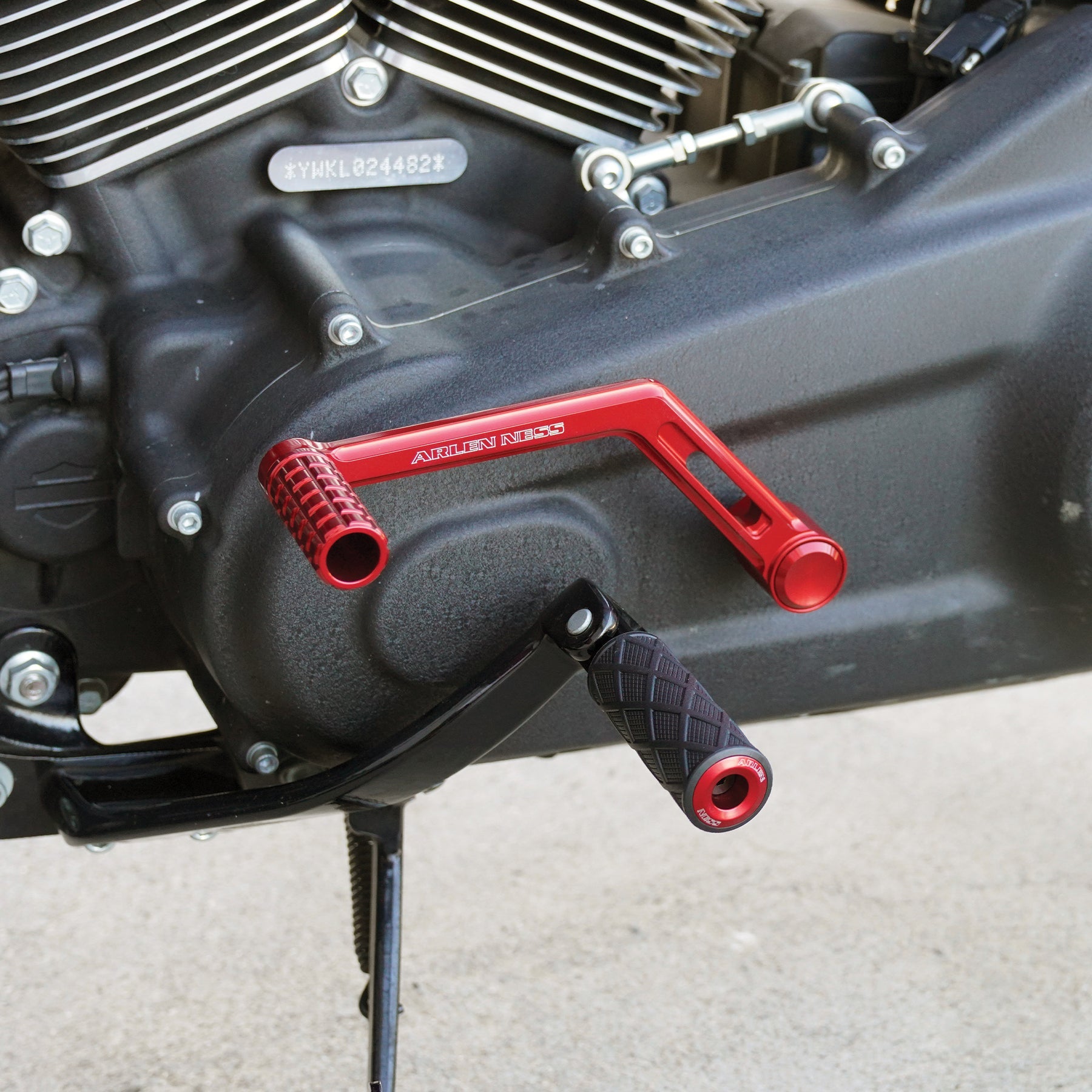 Speedliner Shift Arm, Red - 18+ Softail Shift Arm Arlen Ness