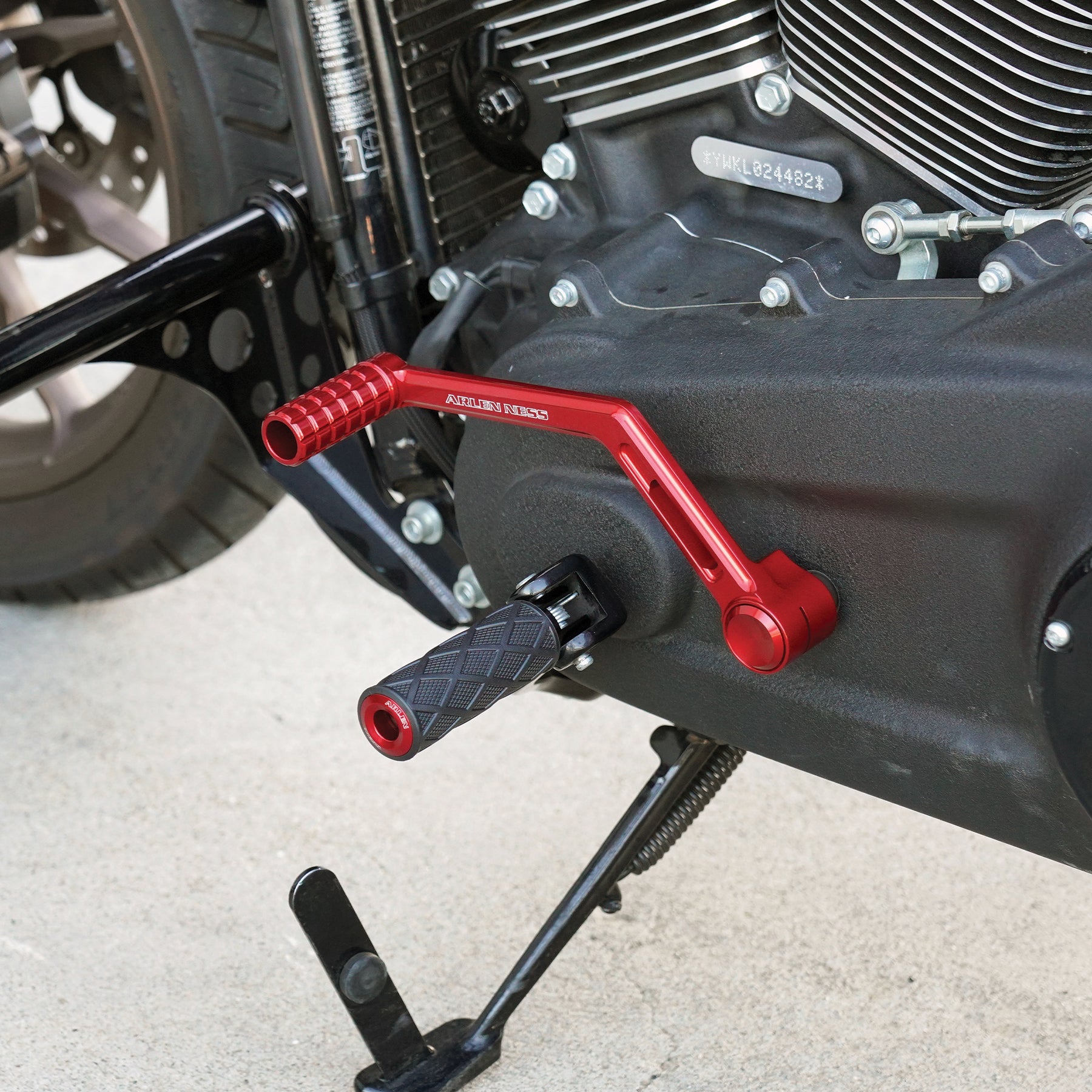 Speedliner Shift Arm, Red - 18+ Softail Shift Arm Arlen Ness