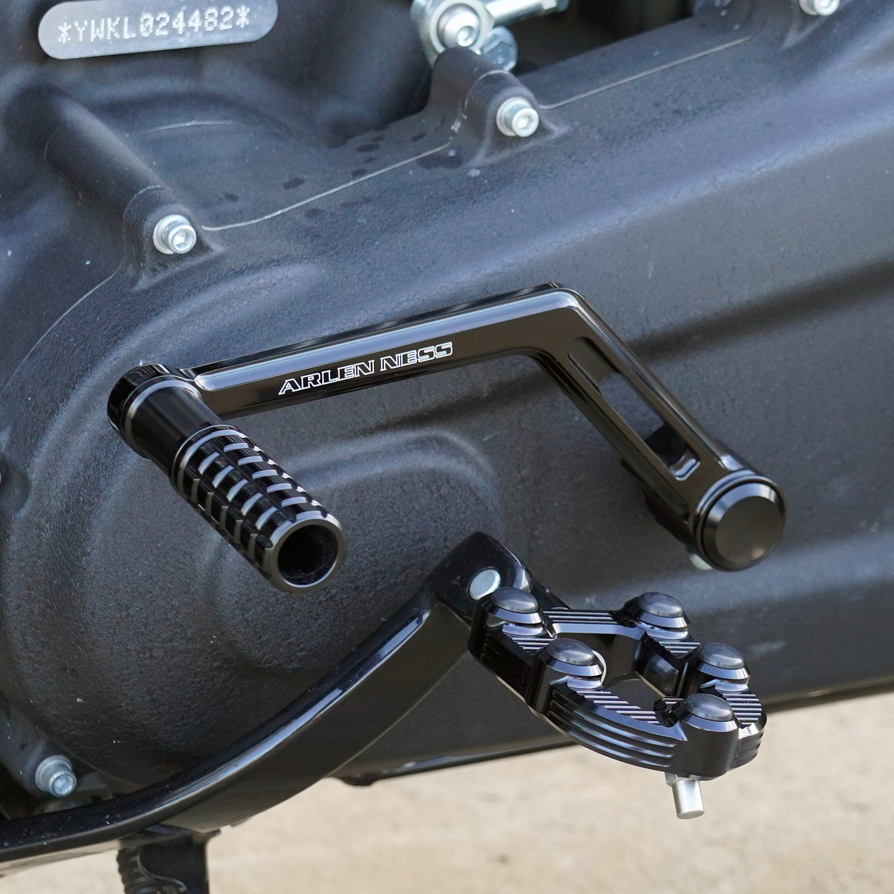 Speedliner Shifter Arm, Black - 18+ Softail Shift Arm Arlen Ness