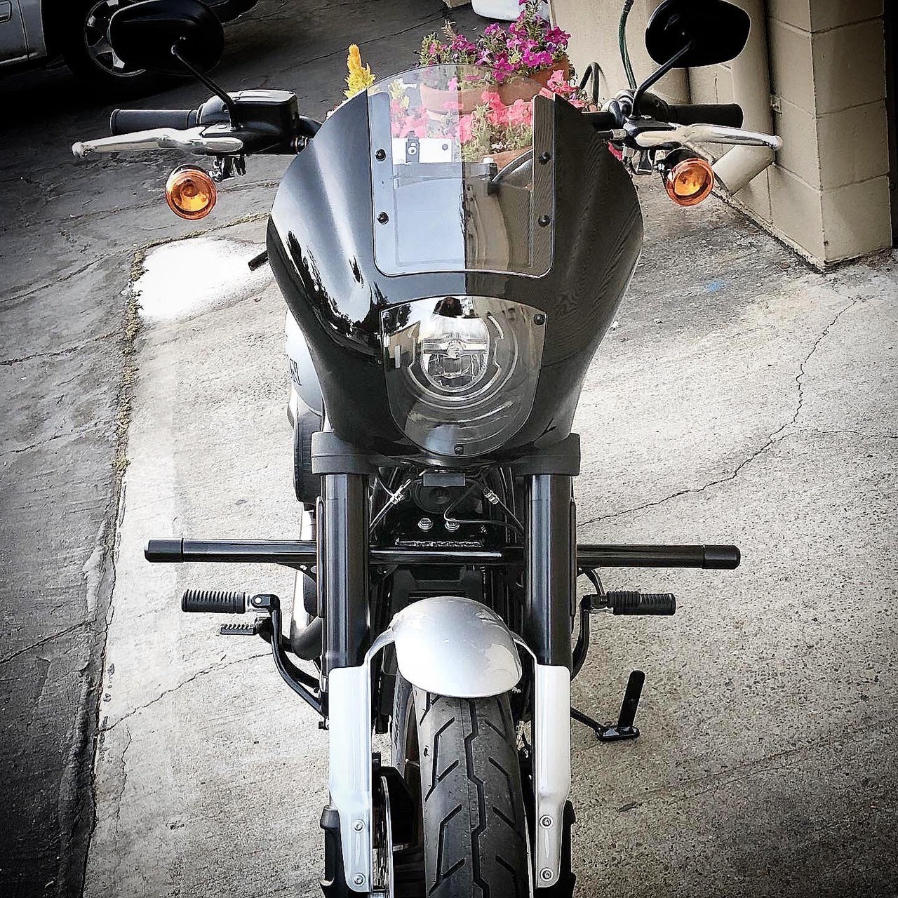 "High Bar" Crash Bar - 18+ Softail Crash Bar Bung King