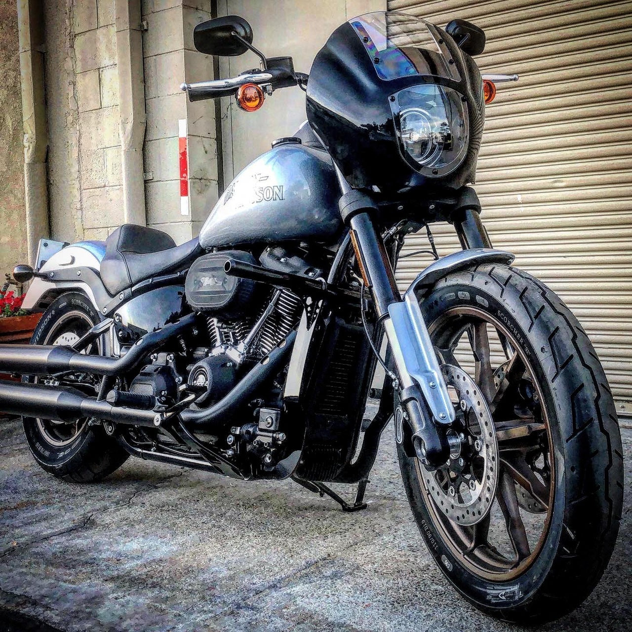 "High Bar" Crash Bar - 18+ Softail Crash Bar Bung King