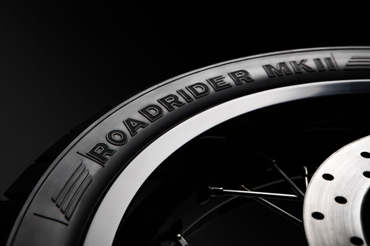 Avon 130/80 17 65 V Roadrider M Rear Tire Avon