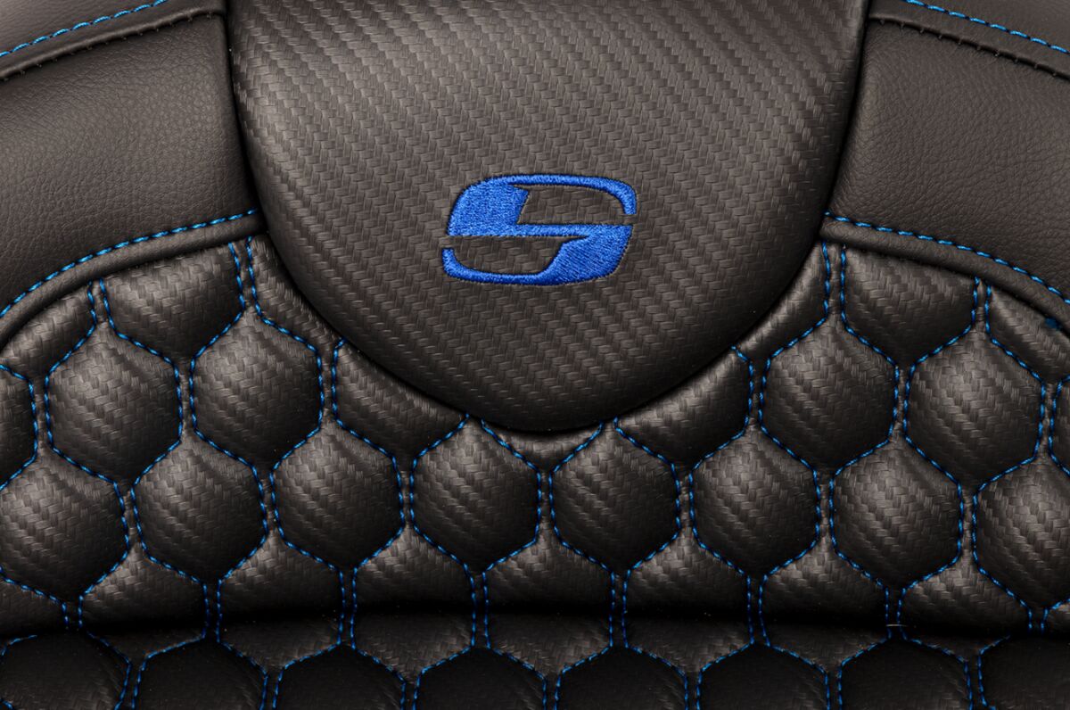 Roadsofa HC With Driver's Backrest Seat, Blue Stitch - 08-24 Touring Seat Saddlemen
