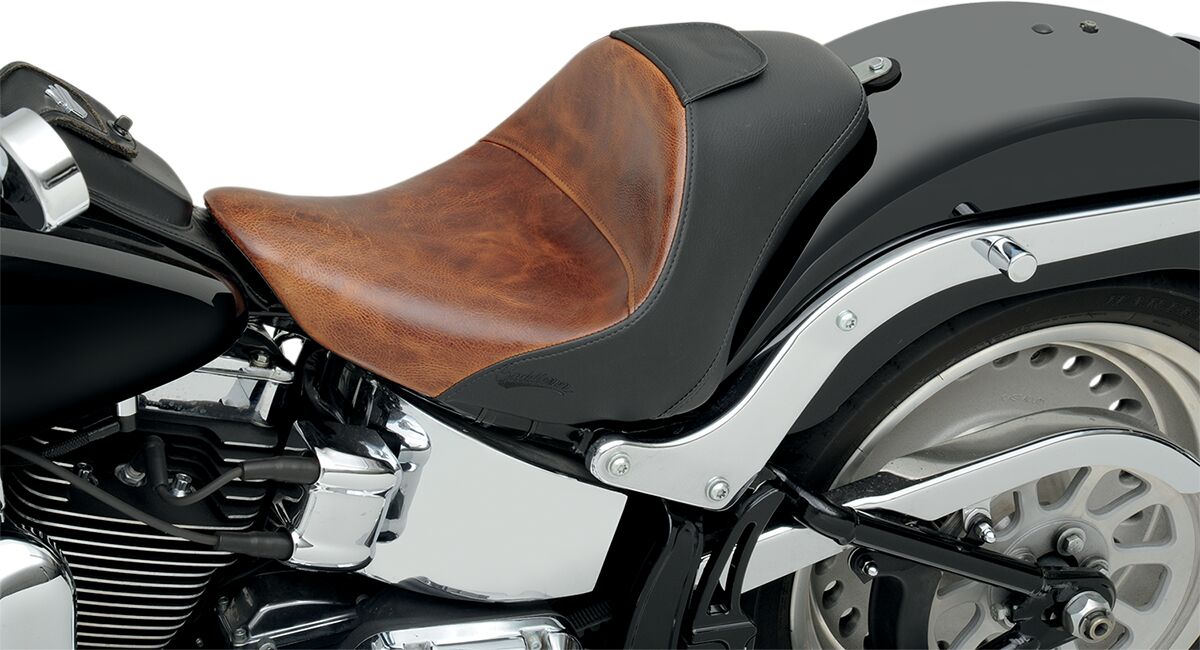 Lariat Solo Seat - 06-17 Softail (FXST/B/S Softail Standard (06-09)) Seat Saddlemen
