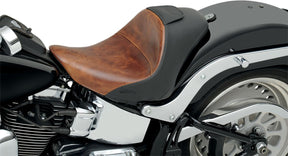 Lariat Solo Seat - 06-17 Softail (FXST/B/S Softail Standard (06-09)) Seat Saddlemen