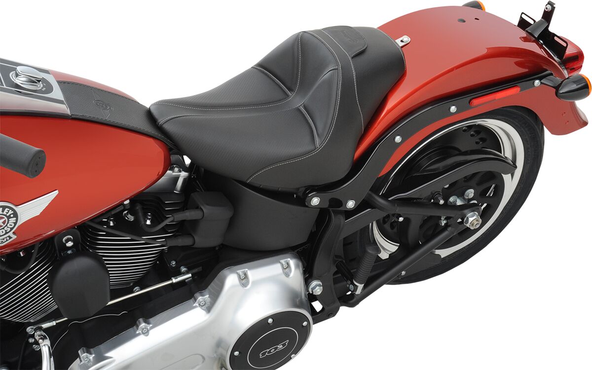 Dominator Solo Seat - 06-17 Softail (FXST/B/S Softail Standard (06-09)) Seat Saddlemen