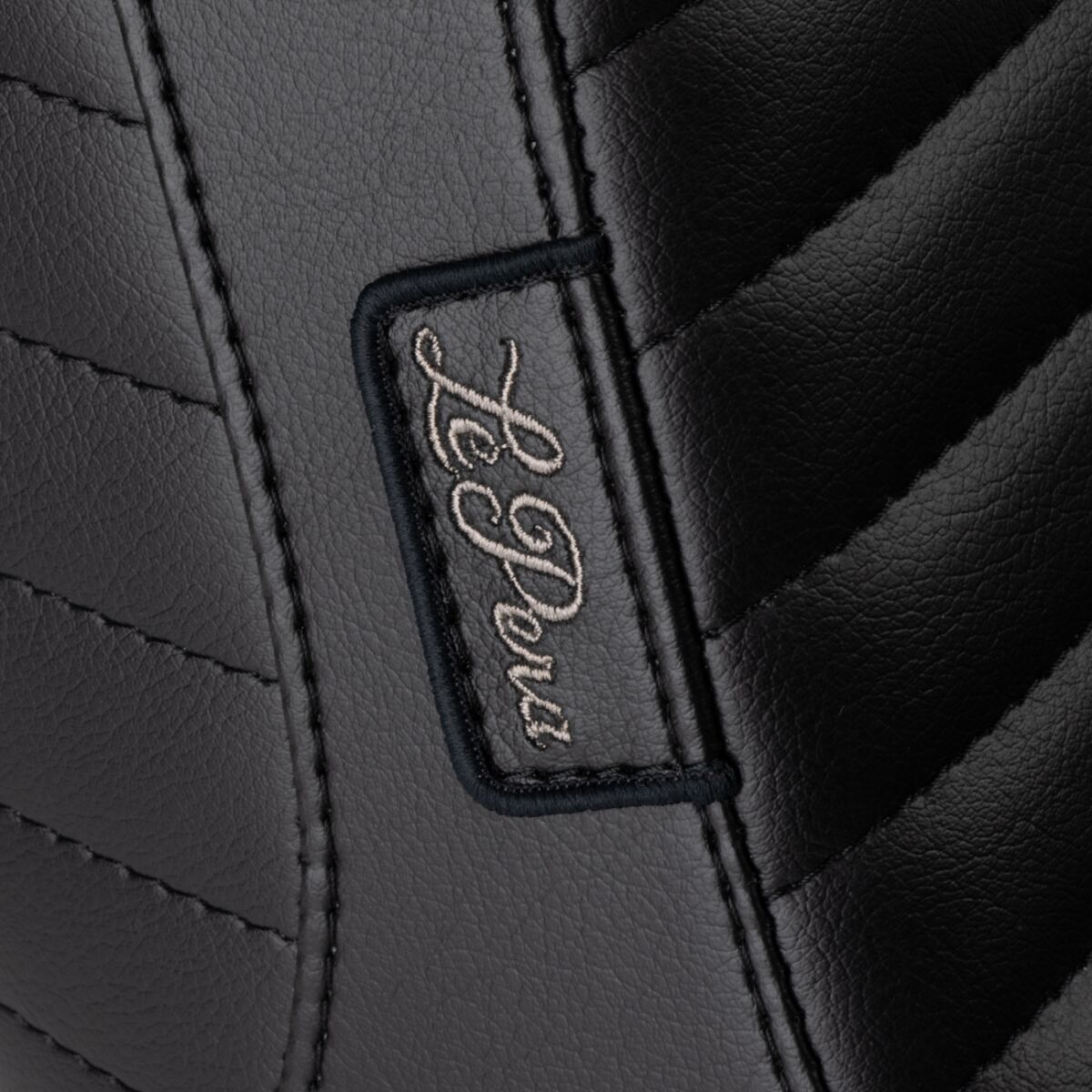 Tailwhip Pleated Seating Seat - 18+ Softail (Low Rider) Seat Le Pera