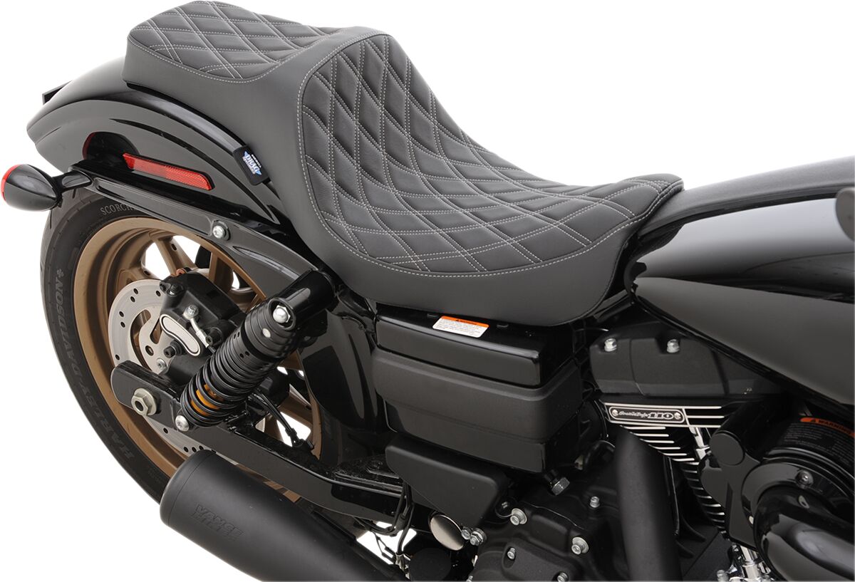 Drag Specialties Seats Seat Predator Iii Double Diamond Black/Silver Seat Drag Specialties