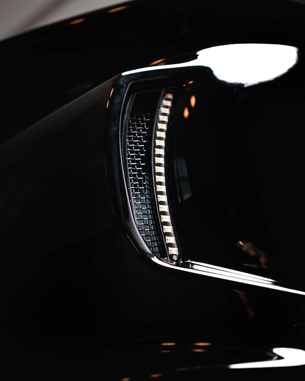 Fairing Vent Lights, Amber/White - 22+ Softail FXLRST & FXRST Auxiliary Light Custom Dynamics