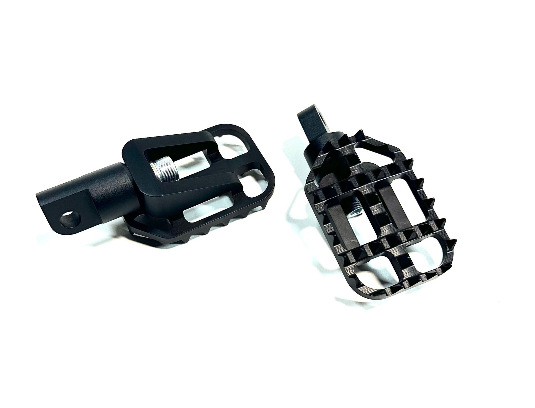 Grabber Foot Peg, Black Anodized - 91–17 Harley-Davidson* Foot Pegs Bung King