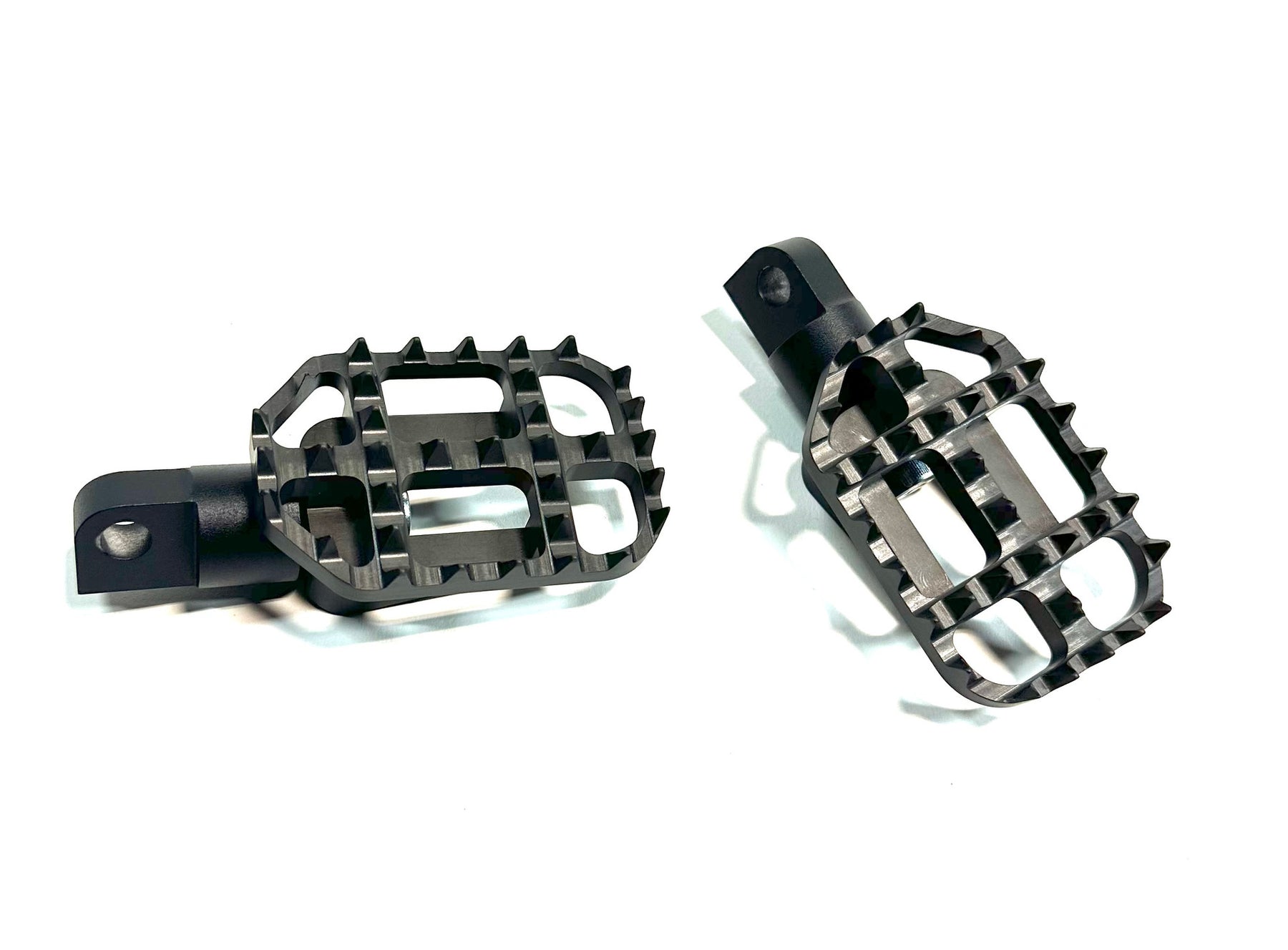 Grabber Foot Peg, Gun Metal Anodized - 91–17 Harley-Davidson* Foot Pegs Bung King