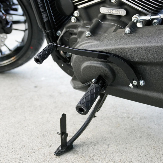 Arlen Ness Diamond Footpegs, Black - 18+ Softail (Front) Footpegs Arlen Ness