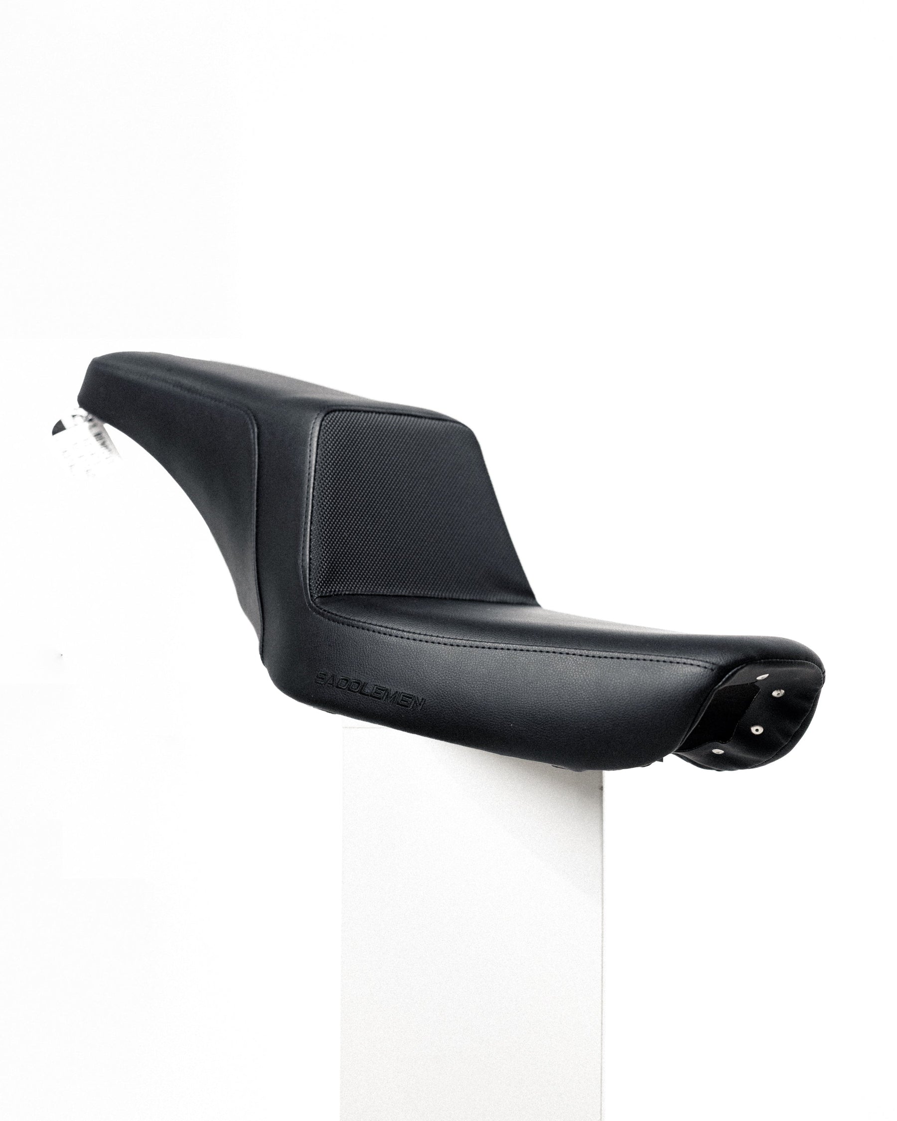 Step Up Seat, Black Gripper - 96-03 Dyna (Except FXDWG) Seat Saddlemen