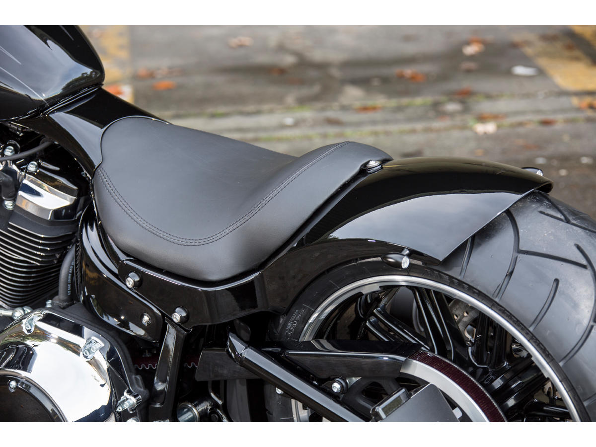 Ricks Motorcycles 260 Tire Rear Fender Kit For M8 Softail With Cover For Closing Gap Between Seat And Tank Ricks Motorcycles