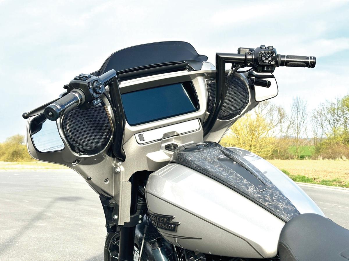 Kodlin 330 Medium Bagger Flow Bar Super Fat Handlebar For Street Glide With 1" Clamp Diameter 3 Hole Gloss Black Powder Coated 1,4" Throttle By Wire (Switch Housing Sensor) Kodlin Default Title