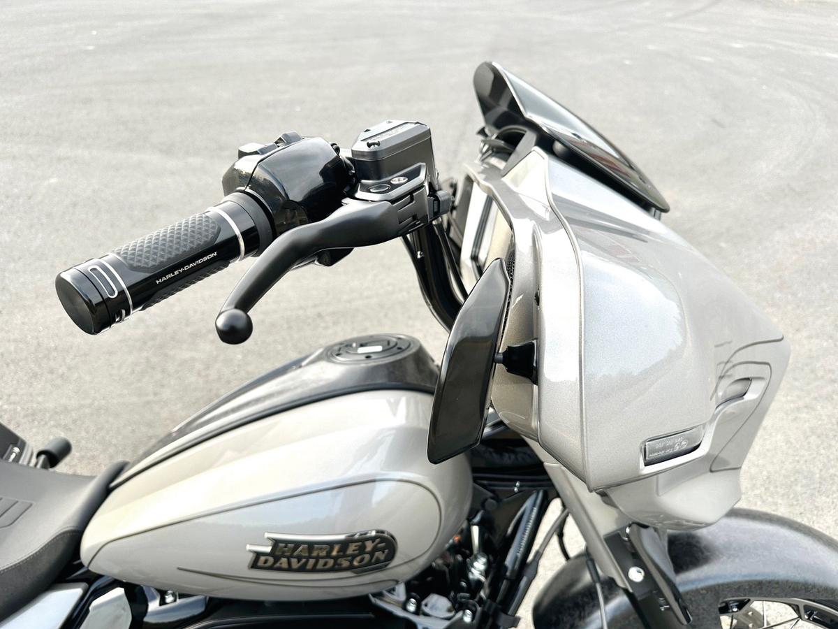 Kodlin 330 Medium Bagger Flow Bar Super Fat Handlebar For Street Glide With 1" Clamp Diameter 3 Hole Gloss Black Powder Coated 1,4" Throttle By Wire (Switch Housing Sensor) Kodlin