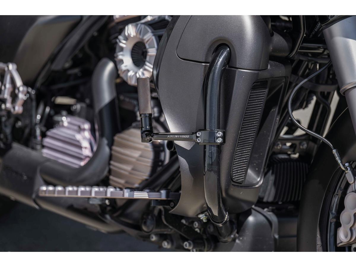 Arlen Ness Forged Highway Peg Mounts Including Arlen Ness Black Knurled Style Shifter Pegs Black Anodized Arlen Ness