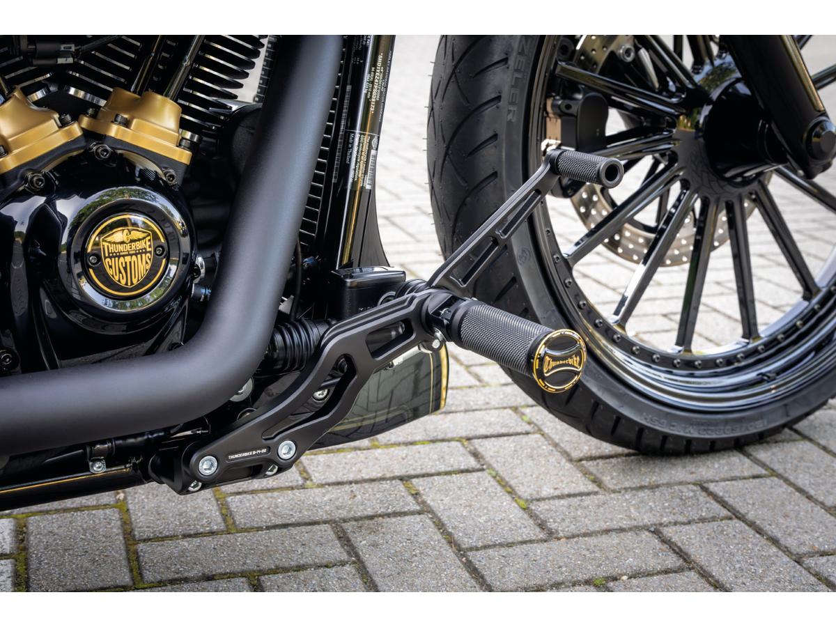 Thunderbike Phantom Mid To Forward Control Conversion Kit For Softail M8 75 Mm Further Forward Flat Black Thunderbike
