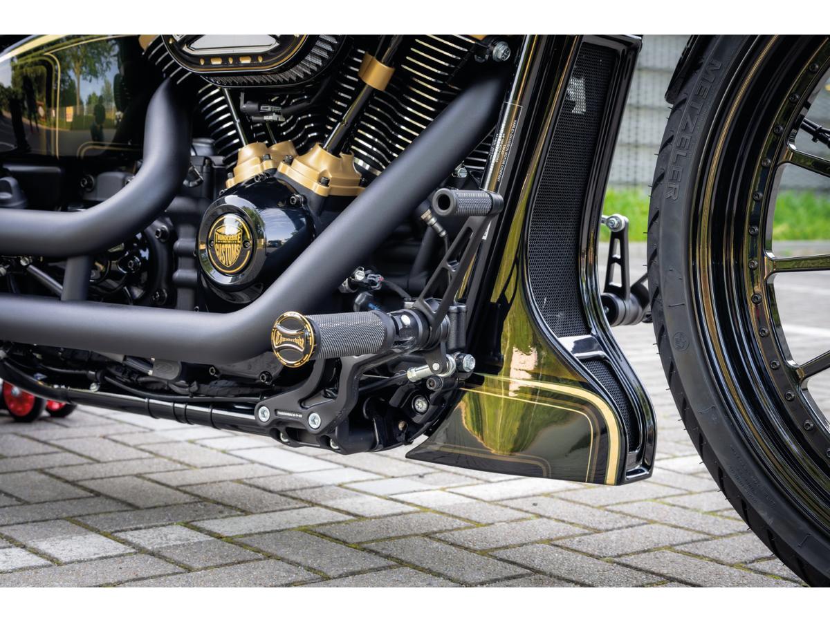 Thunderbike Phantom Mid To Forward Control Conversion Kit For Softail M8 75 Mm Further Forward Flat Black Thunderbike