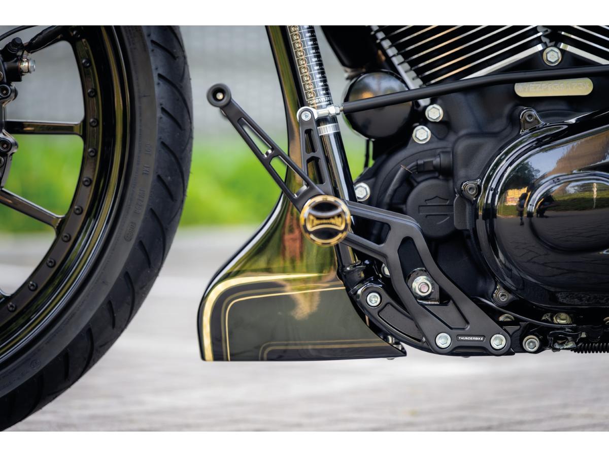 Thunderbike Phantom Mid To Forward Control Conversion Kit For Softail M8 75 Mm Further Forward Flat Black Thunderbike