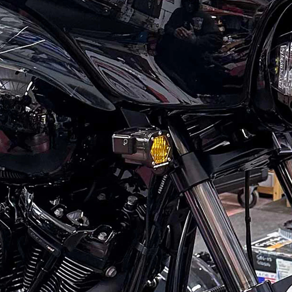 A10 Moto 14 23 Street Glide/Road King Billet Front Turn Signal Kit A10 Moto Gloss Black Coating Yes S1 Amber Lenses (Most Common)