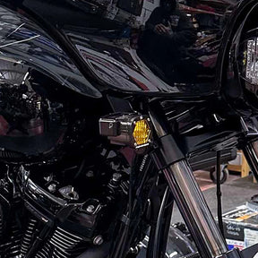 A10 Moto 14 23 Street Glide/Road King Billet Front Turn Signal Kit A10 Moto Gloss Black Coating Yes S1 Amber Lenses (Most Common)