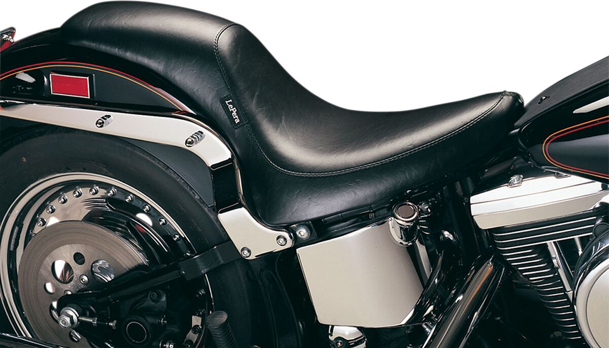 Silhouette Front Seat, Smooth Black - 00-05 Softail Seat Le Pera Default Title