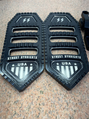 Street Syndicate Mfg Curb Stomper Bagger Floorboards, Billet Aluminum, Black Contrast Cut Floorboard Street Syndicate Mfg Default Title