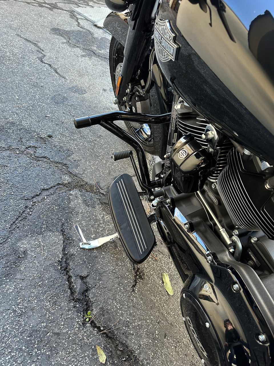 Bung King V Bar Highway Peg Crash Bar, Gloss Black - 2009-2023 Touring (FLH) Highway Peg Crash Bar Bung King