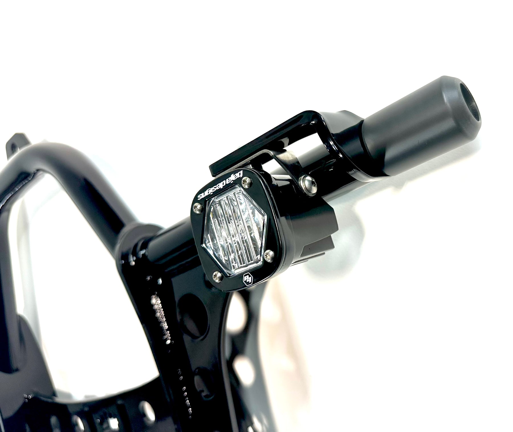 Bung King Universal Fog Light Mounts for Bagger Crash Bars, Pair Auxiliary Light Mount Bung King