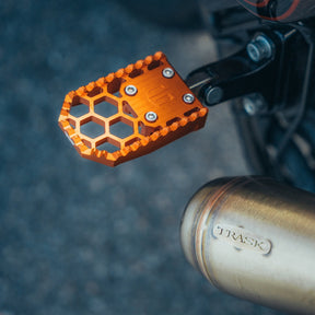 OG HoneyComp V3 Foot Pegs Foot Pegs Original Garage Moto