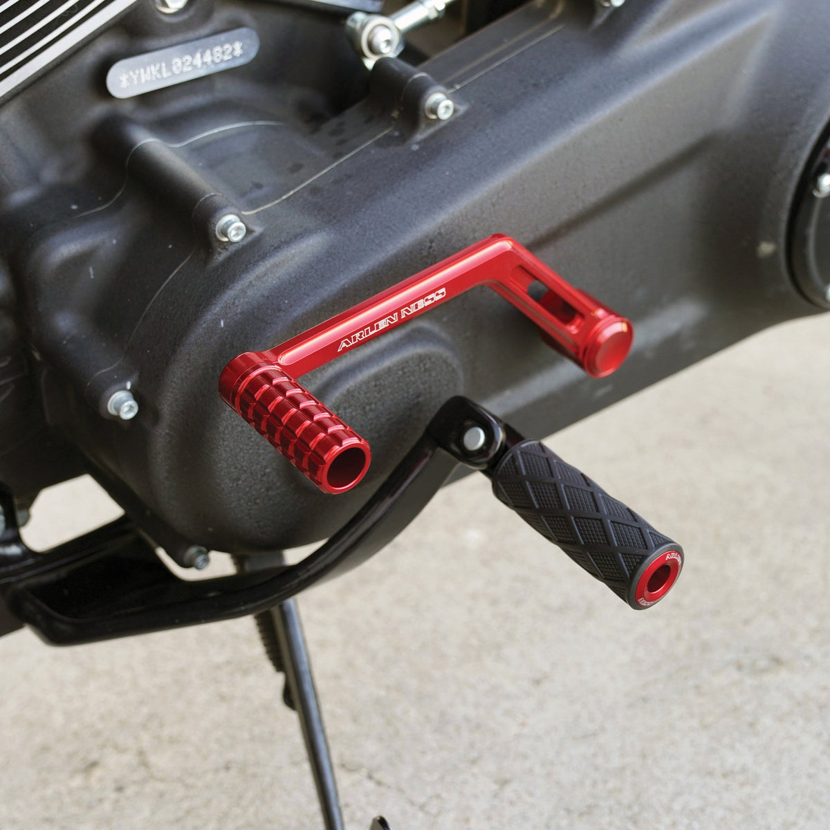 Speedliner Shift Arm, Red - 18+ Softail Shift Arm Arlen Ness