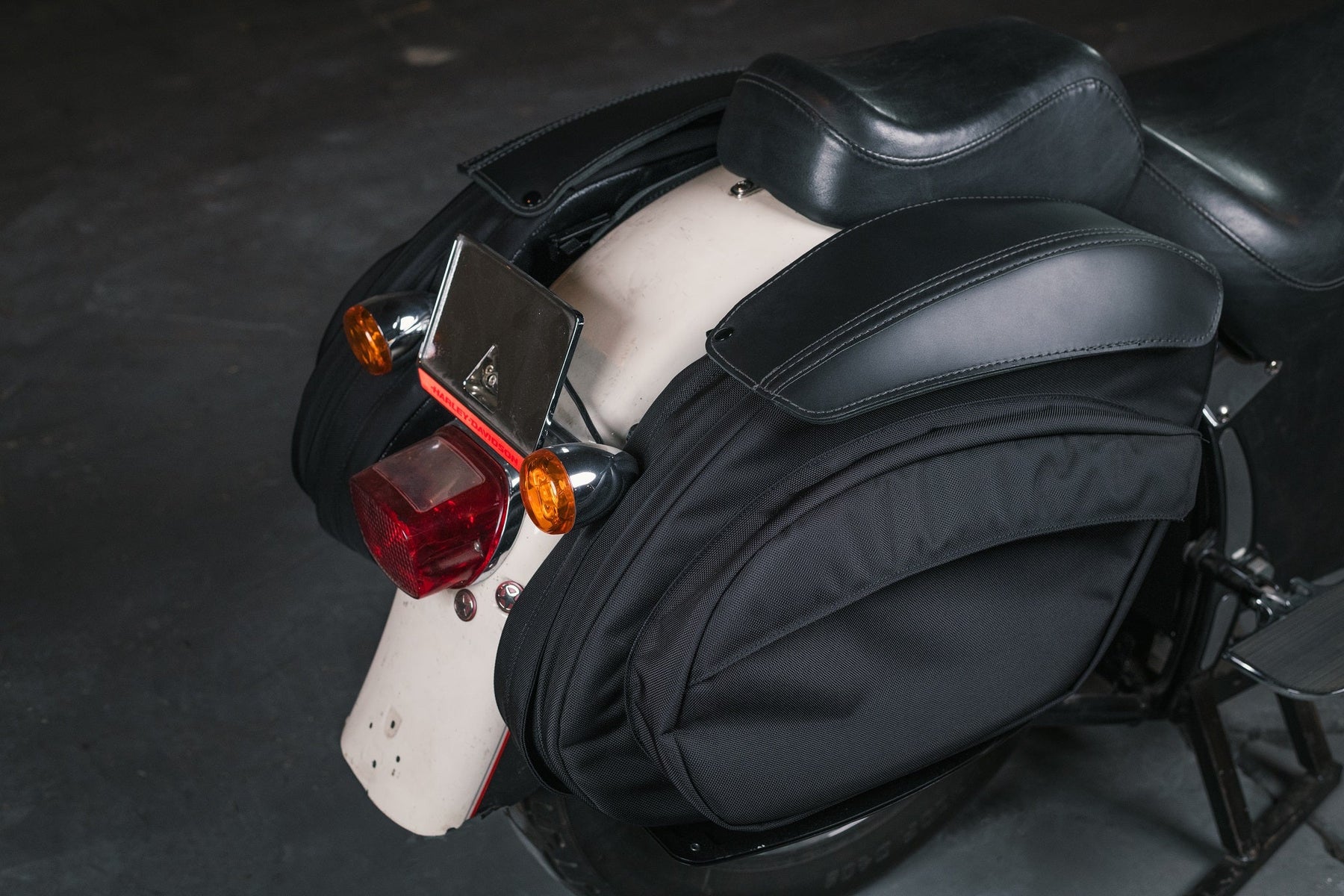 Retro Series V3 Saddlebags - Softail