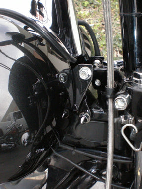 Bung King Frisco Style Gas Tank Lift Bracket, 2.5" Lift, Gloss Black - 2005 and Earlier Dyna Gas Tank Lift Kit Bung King