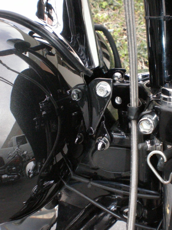 Bung King Frisco Style Gas Tank Lift Bracket, 2.5" Lift, Gloss Black - 2005 and Earlier Dyna Gas Tank Lift Kit Bung King