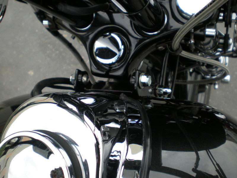 Bung King Frisco Style Gas Tank Lift Bracket, 2.5" Lift, Gloss Black - 2005 and Earlier Dyna Gas Tank Lift Kit Bung King