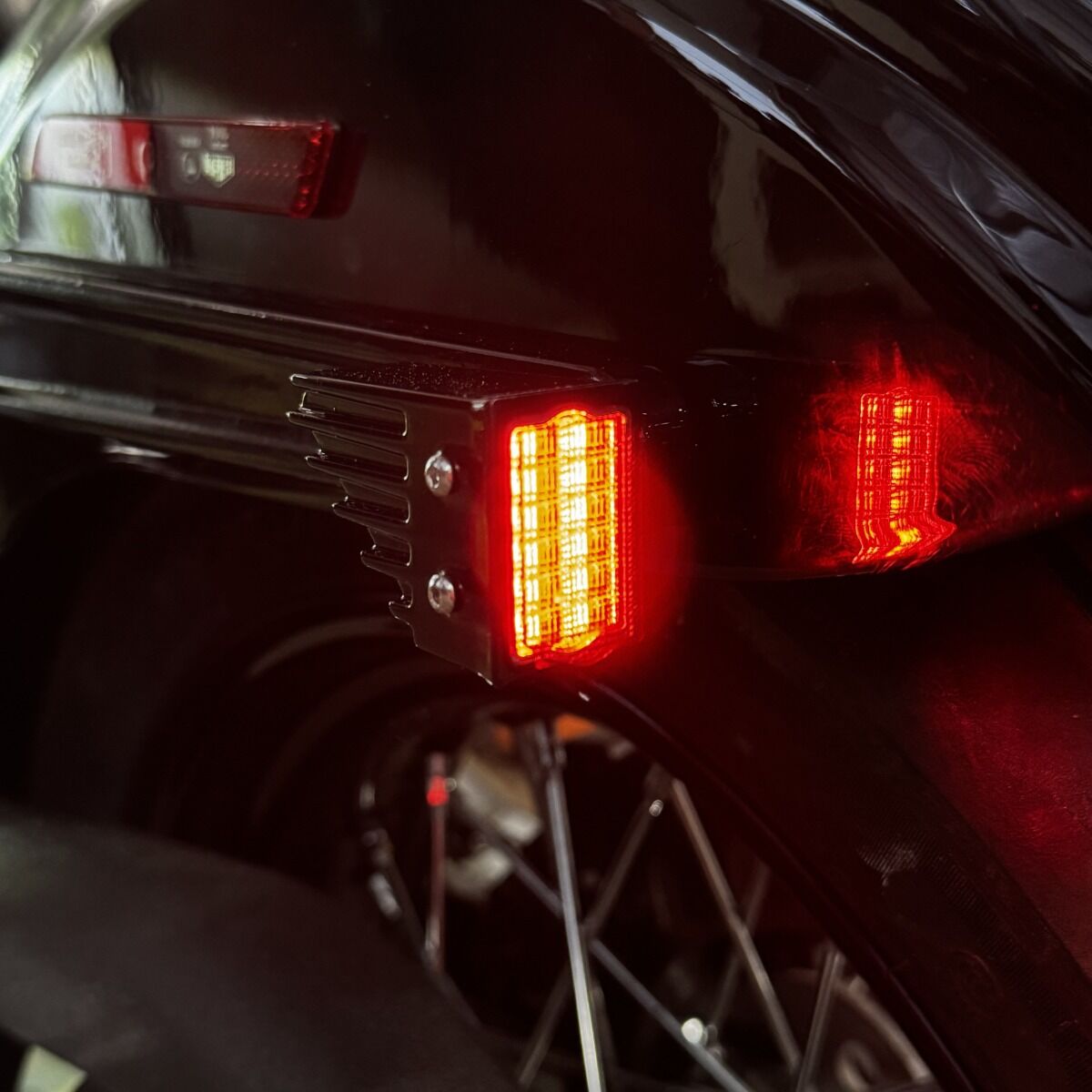 Rear Strut Mount Led Turn Signals, Black With Smoked Lens - Milwaukee 8 Turn Signals Custom Dynamics