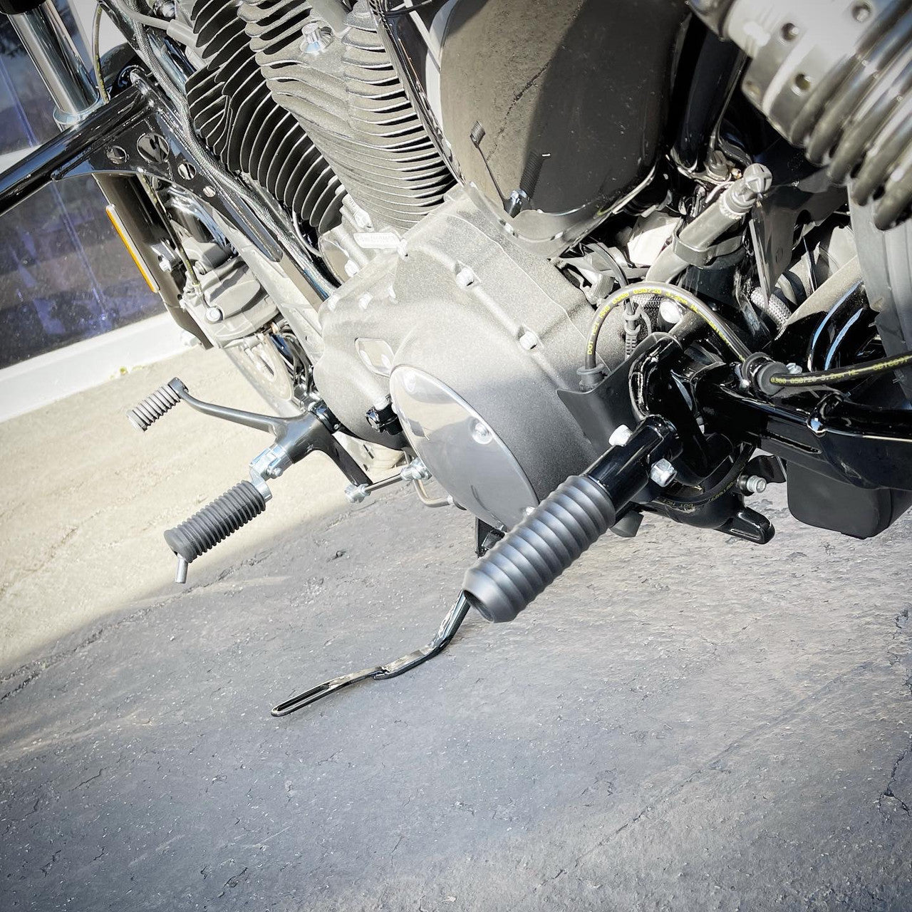 Passenger Peg Sliders, Smooth - 04-21 Sportster Foot Pegs Bung King